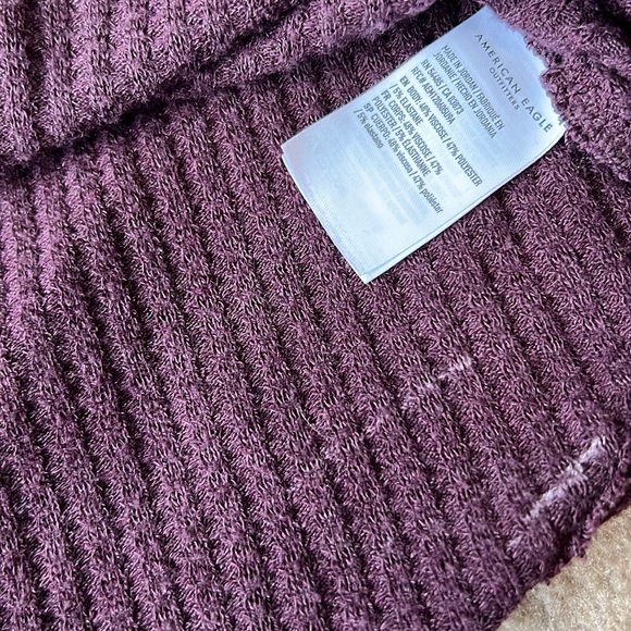 American Eagle soft & sexy plush v neck waffle rough hem shirt maroon XS - Picture 7 of 9